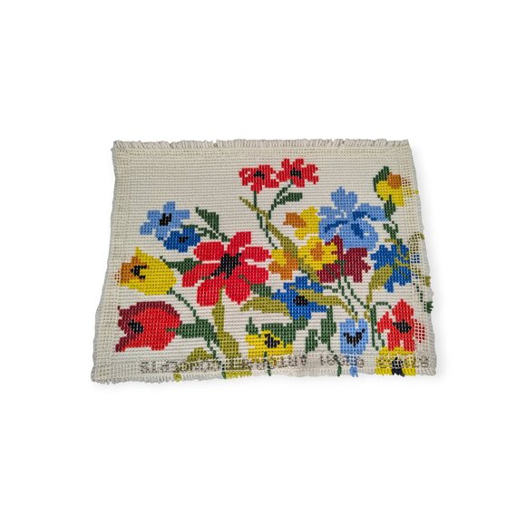 Vintage Handmade Latch Hook Bright Floral Rug 27.5" x 20.5" - Picture 6 of 10